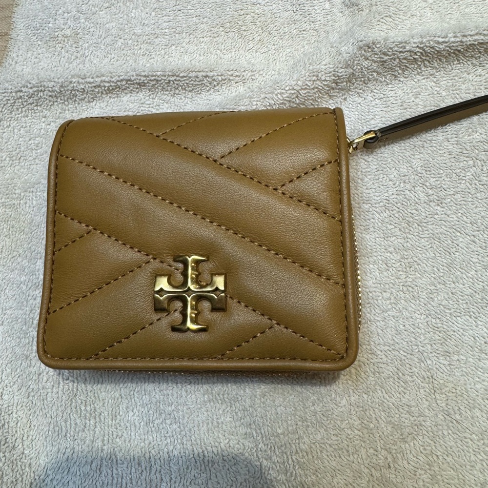 Tory Burch Kira Chevron Bi-fold Wallet Dusty Almond NWT!